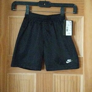 2T Nike shorts black